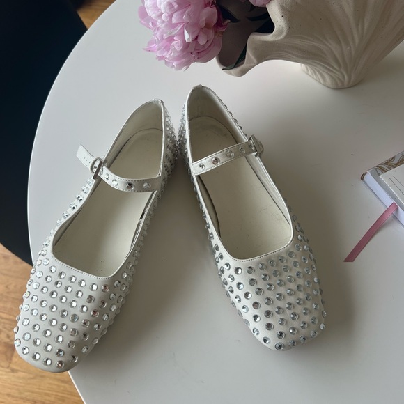 Lin Flats in white - Picture 9 of 10